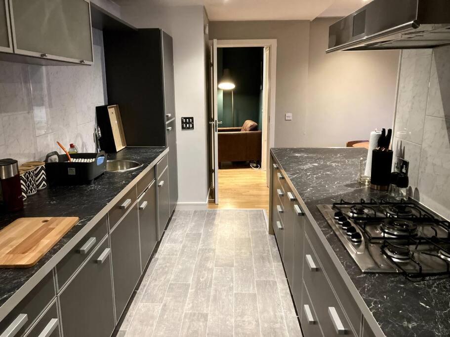 Stylish 2 Bed Accessible Flat Perfect Location Appartamento Glasgow Esterno foto