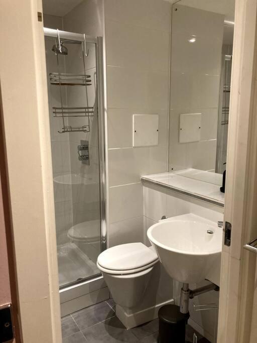 Stylish 2 Bed Accessible Flat Perfect Location Appartamento Glasgow Esterno foto